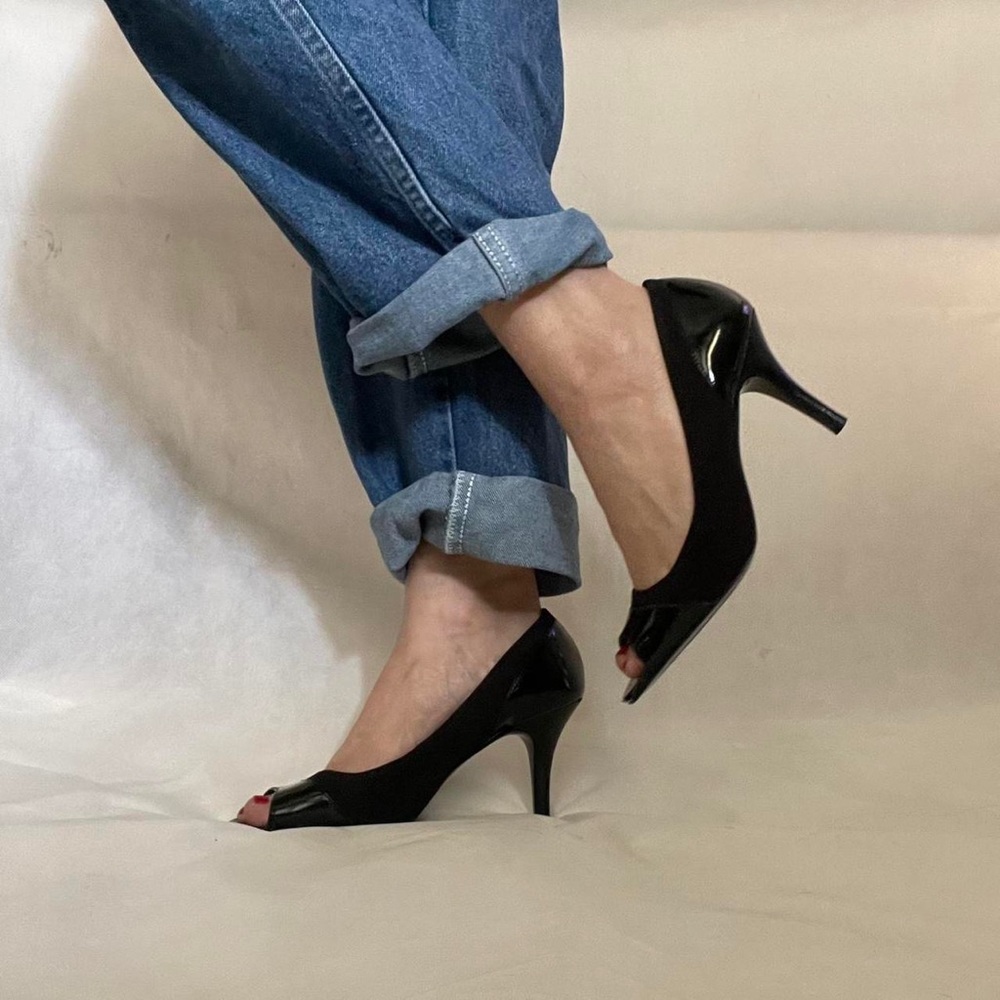 Ellen Tracy black open toed basics heels - size 8